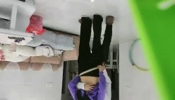 【专搞良家妇女】跟离异人妻打得火热 姐姐一对美腿挺诱人 害羞捂逼不给看 舔穴后入啪啪干得爽 截图4
