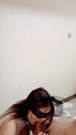 白皙模特身材卡爱女神 黑丝长腿诱惑，揉奶抠逼，女上位无套大屌操 截图5