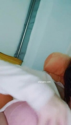 学生妹~【曦曦曦曦】教室跳蛋~宿舍寝室偷播~大黑牛盘喷水~师范学院，真实刺激，强烈推荐！ 截图11