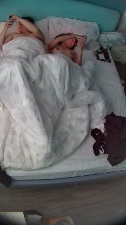酒店高清偷拍眼镜御姐范眼镜白领姐姐下班幽会胖领导勤快的铺好床单洗香香后被操两次 截图1