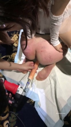 大佬黑白-DOM老Zz字母交流圈封神作品极限SM调教啪啪白虎吊钟巨奶骚母狗绝对牛逼大开眼界 截图6