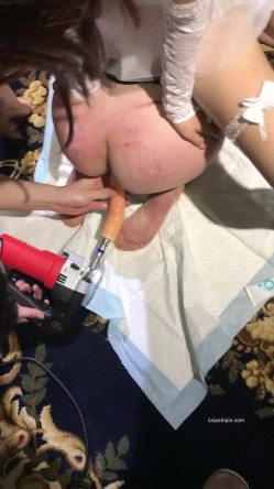 大佬黑白-DOM老Zz字母交流圈封神作品极限SM调教啪啪白虎吊钟巨奶骚母狗绝对牛逼大开眼界 截图8