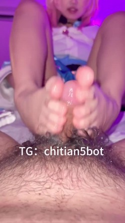 可盐可甜COS抽像女菩萨【池甜chitian1】纸飞机付费福利，各种露脸手口交性爱 截图2