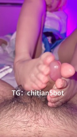 可盐可甜COS抽像女菩萨【池甜chitian1】纸飞机付费福利，各种露脸手口交性爱 截图5