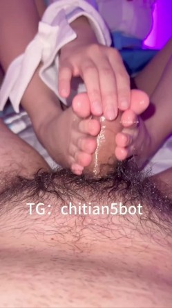 可盐可甜COS抽像女菩萨【池甜chitian1】纸飞机付费福利，各种露脸手口交性爱 截图15