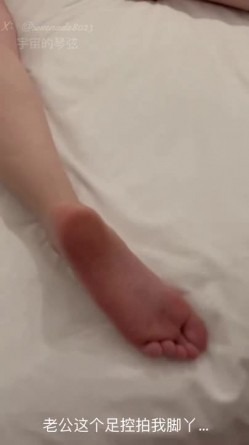 反差在校人妻教师【晨夕】被绿帽老公送给单男当成鸡巴套子，在校是端庄人民教师，私下是一只发情的骚婊母狗 截图10