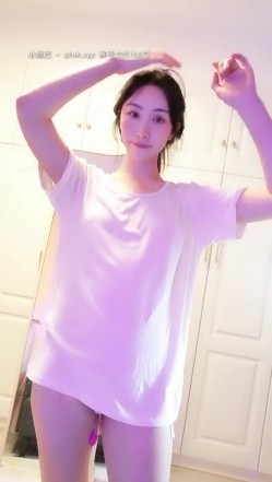 坐标杭州，5000一晚可约，【元气满满林志玲】极品女神，酸奶抠穴，跳蛋自慰，高颜值明星脸模特身材，娇喘声声让人酥麻不已真刺激 截图1