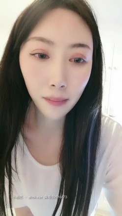 坐标杭州，5000一晚可约，【元气满满林志玲】极品女神，酸奶抠穴，跳蛋自慰，高颜值明星脸模特身材，娇喘声声让人酥麻不已真刺激 截图13