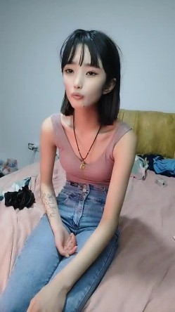 【极品大骚逼】，180cm的长腿妹妹，00后，纯欲天花板，这次还带了个小姐妹，粉嘟嘟肉体被干得高潮阵阵 截图1