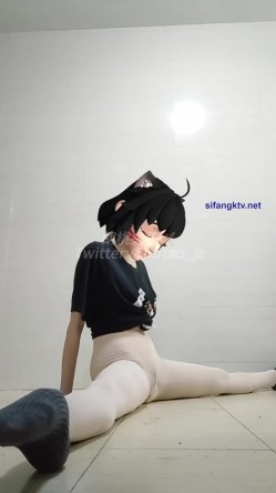 芭蕾舞姬『胡桃夹子』堕落女神最新裸舞啪啪 各种高难度姿势花式啪啪 内射高潮灰丝一字马 截图16
