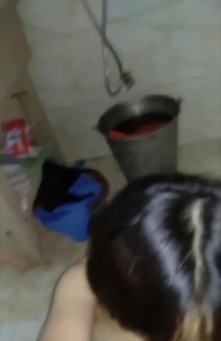 “母狗谢谢老师的生日礼物，我一辈子都是老师的性奴”淫语独白 调教露脸学生妹【唐雯】倒立尿尿喝下去 截图2