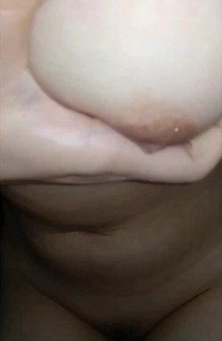 “母狗谢谢老师的生日礼物，我一辈子都是老师的性奴”淫语独白 调教露脸学生妹【唐雯】倒立尿尿喝下去 截图16