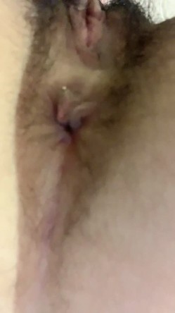 呆萌小美女初下海！侧躺蜜桃美臀诱惑，展示美腿美足，掰开小穴特写，小洞紧致毛毛浓密 截图10