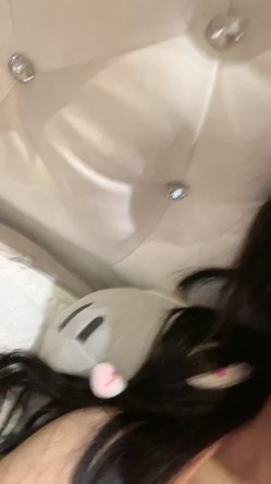 呆萌小美女初下海！侧躺蜜桃美臀诱惑，展示美腿美足，掰开小穴特写，小洞紧致毛毛浓密 截图15