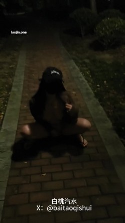 推特女神，【白桃汽水】露出博主，电梯口自慰把路人吓得不敢出电梯，留下一句卧槽直接跑了 截图2