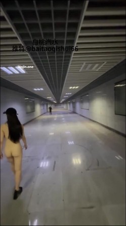 推特女神，【白桃汽水】露出博主，电梯口自慰把路人吓得不敢出电梯，留下一句卧槽直接跑了 截图4