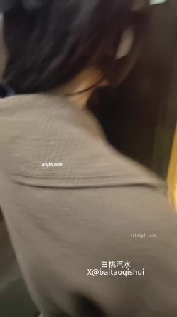 推特女神，【白桃汽水】露出博主，电梯口自慰把路人吓得不敢出电梯，留下一句卧槽直接跑了 截图7