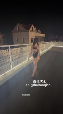 推特女神，【白桃汽水】露出博主，电梯口自慰把路人吓得不敢出电梯，留下一句卧槽直接跑了 截图14