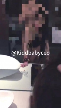 泡良约炮大神，【Kidd_BabyCeo】大部分都露脸，小红书博主，白领，大学生以及网红 截图16