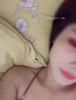 网红脸高颜气质车模【璐璐】电报群土豪定制，居家各种露脸淫荡自拍，洗澡自摸秀隐私部位特写 截图3