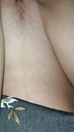 乱伦真实兄妹流出，让你不好好读书，呜呜呜~呜呜呜~ 面对哥哥的强势进攻，妹妹委屈哭了。。 截图16