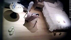 天眼酒店高清偷拍连续几天入住年轻情侣网红级别小仙女被健硕男友扣逼操了几次 截图16