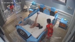 《居家摄像头破解》偷窥E奶少妇的居家日常 ️这奶子可真不是盖的 截图3