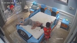 《居家摄像头破解》偷窥E奶少妇的居家日常 ️这奶子可真不是盖的 截图4