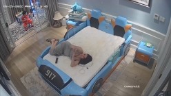 《居家摄像头破解》偷窥E奶少妇的居家日常 ️这奶子可真不是盖的 截图14