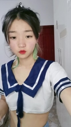 给大家跳个舞甜美鸭舌帽妹子热舞自慰，边跳边脱坐椅子上掰穴，特写跳蛋震动阴蒂，娇喘呻吟高潮流出白浆 截图2