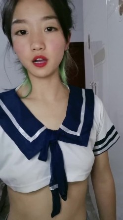 给大家跳个舞甜美鸭舌帽妹子热舞自慰，边跳边脱坐椅子上掰穴，特写跳蛋震动阴蒂，娇喘呻吟高潮流出白浆 截图4