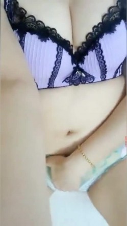 快手极品轻熟女主播『慕容美姬』爱跳舞 搔首弄姿各种性感透明装边跳边摸奶插逼 截图2