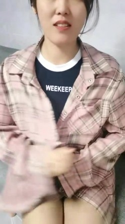 极品人妻！刺激，【放肆的小水娃】，真实良家，标准的贤妻良母，厨房搔首弄姿 截图1