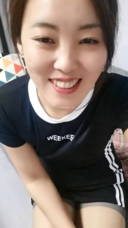 极品人妻！刺激，【放肆的小水娃】，真实良家，标准的贤妻良母，厨房搔首弄姿 截图4