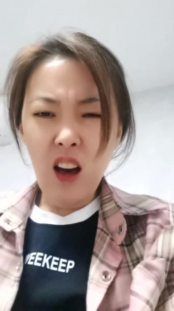 极品人妻！刺激，【放肆的小水娃】，真实良家，标准的贤妻良母，厨房搔首弄姿 截图6