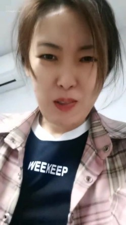 极品人妻！刺激，【放肆的小水娃】，真实良家，标准的贤妻良母，厨房搔首弄姿 截图7