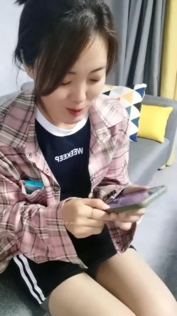 极品人妻！刺激，【放肆的小水娃】，真实良家，标准的贤妻良母，厨房搔首弄姿 截图12