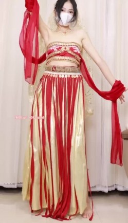 ️顶级反差尤物女神 ️巅峰女神〖海提〗外表有多端庄私下就有多淫荡，外人眼中高冷女神 实际私底下是一只反差骚母狗 截图2