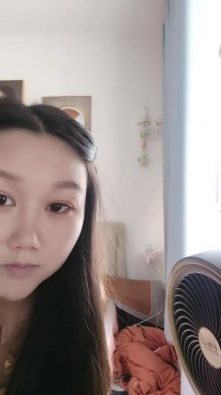 哺乳期良家小奶妈一个人在家奶完孩子陪狼友发骚，全程露脸美美哒淫声荡语互动撩骚，脱光了揉奶玩逼挤奶水 截图1
