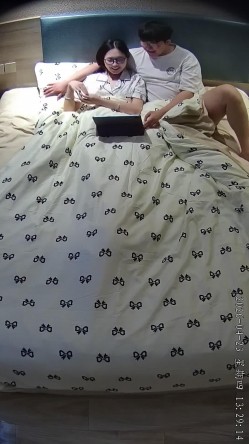 酒店偷拍学医的眼镜妹子被男友修剪阴毛后在他肚子上练习针灸提高他的性能力 截图1