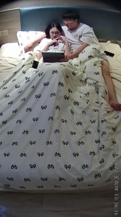 酒店偷拍学医的眼镜妹子被男友修剪阴毛后在他肚子上练习针灸提高他的性能力 截图3