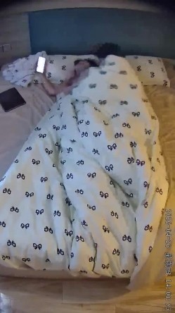 酒店偷拍学医的眼镜妹子被男友修剪阴毛后在他肚子上练习针灸提高他的性能力 截图10