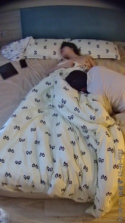 酒店偷拍学医的眼镜妹子被男友修剪阴毛后在他肚子上练习针灸提高他的性能力 截图11