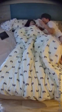 酒店偷拍学医的眼镜妹子被男友修剪阴毛后在他肚子上练习针灸提高他的性能力 截图12