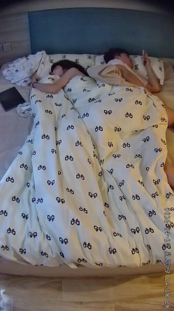 酒店偷拍学医的眼镜妹子被男友修剪阴毛后在他肚子上练习针灸提高他的性能力 截图15