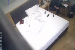 天眼酒店偷拍娇小甜美美女被男炮友放腿上抱着操穴 截图6