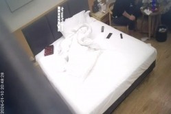 天眼酒店偷拍娇小甜美美女被男炮友放腿上抱着操穴 截图7