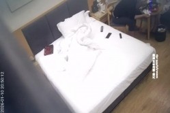 天眼酒店偷拍娇小甜美美女被男炮友放腿上抱着操穴 截图8