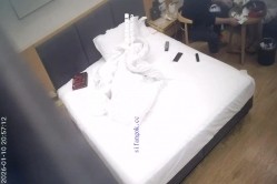 天眼酒店偷拍娇小甜美美女被男炮友放腿上抱着操穴 截图12