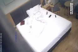 天眼酒店偷拍娇小甜美美女被男炮友放腿上抱着操穴 截图14